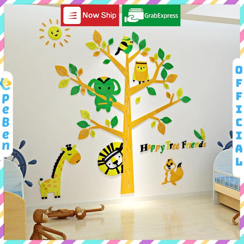 Tranh dán tường mica 3d decor khổ lớn những người bạn bên cây vui vẻ trang trí mầm non phòng cho bé Nhiều Size - EPeBen