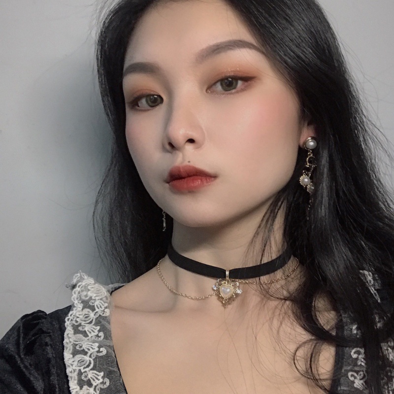 Vòng Cổ Choker Dây Nhung Đen Mặt Trái Tim Thời Trang