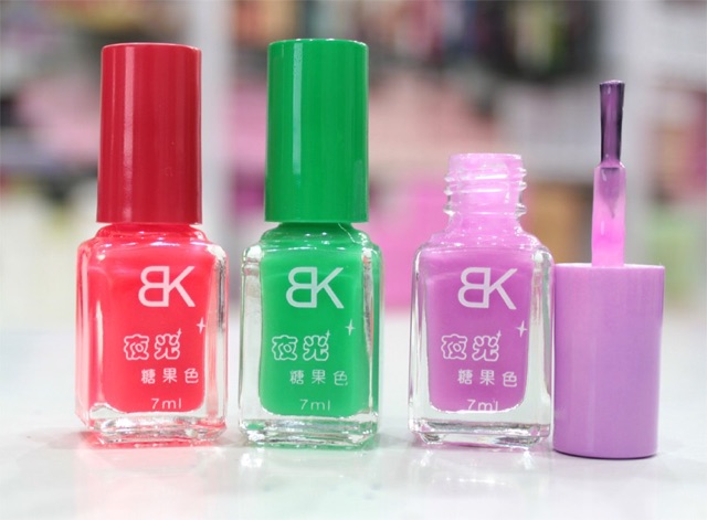 Sơn Móng Tay Dạ Quang Nổi Bật-Sơn Móng Tay Dạ Quang Phát Sáng