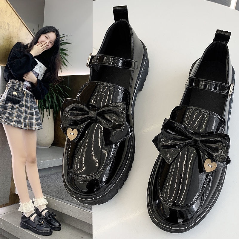 Giày đế bằng màu đen thời trang mùa xuân phong cách Hàn Quốc cho nữ 2021