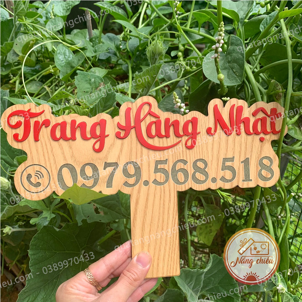 Bảng hiệu gỗ tay cầm size bự chụp ảnh - Thiết kế theo yêu cầu dành cho shop thời trang