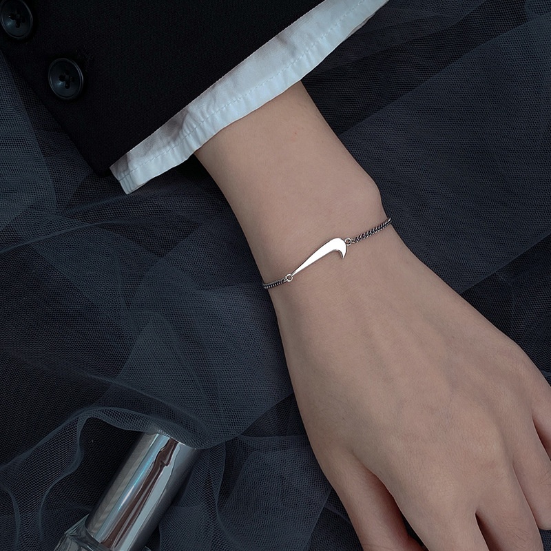Vòng tay dây da mặt hình Nike thời trang cho nam nữ