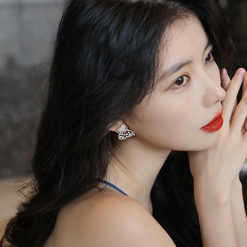 Bông Tai Hình Bướm Đính Ngọc Trai Phong Cách Hàn Quốc