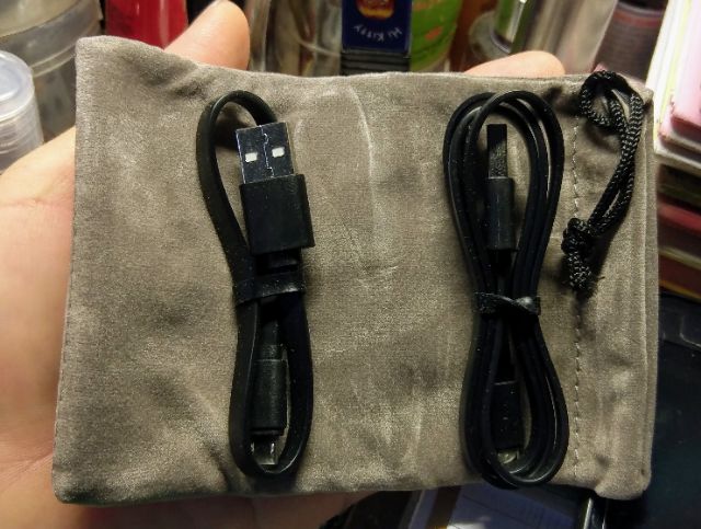 Sale Sale Sale. Nhập từ Mỹ - Pin sạc dự phòng RAVPower 10.000mAh - công nghệ Ismar+ BH 12 tháng.