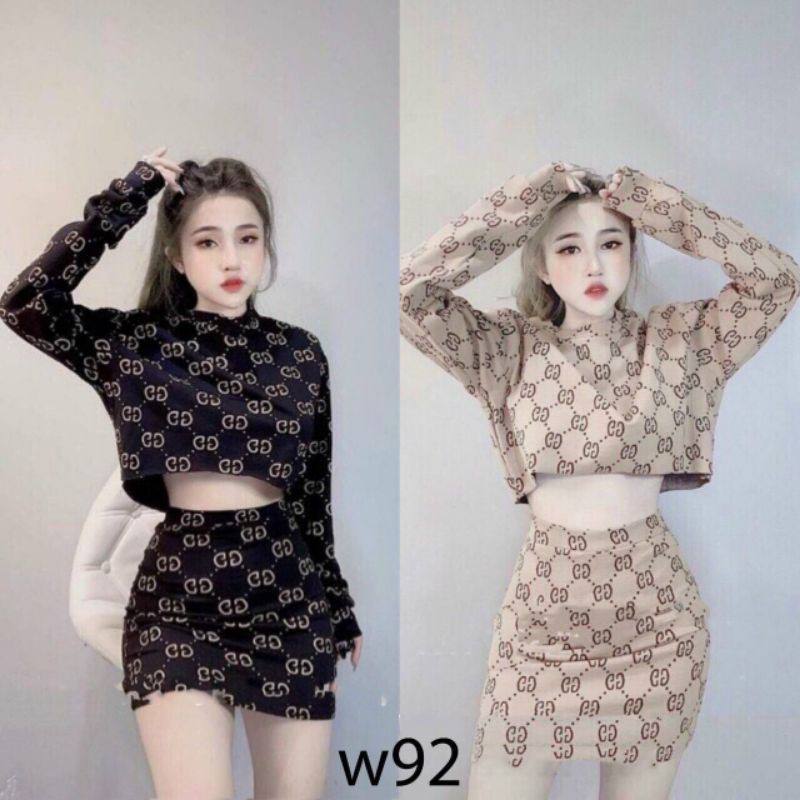 Set áo croptop tay dài và chân váy ngắn cá tính