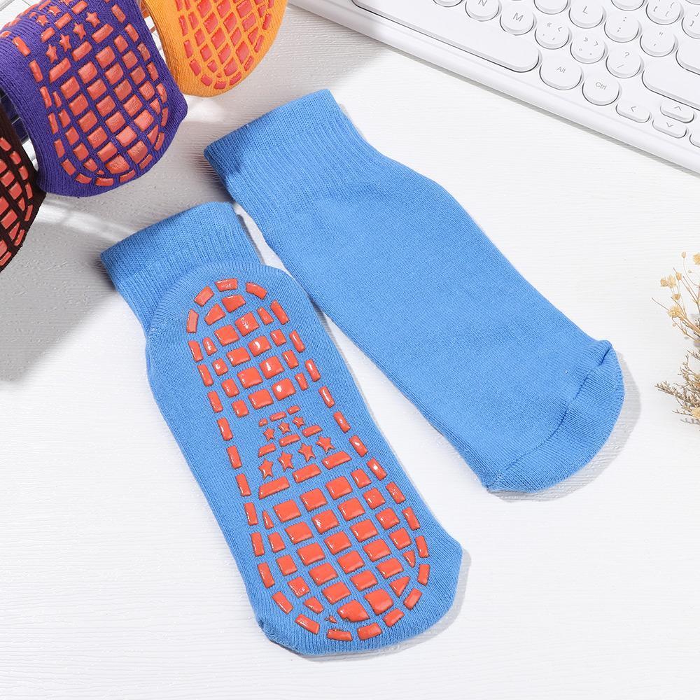 Vớ Cotton Chống Trượt Giữ Ấm Mùa Thu Đông In Họa Tiết Hoạt Hình Cho Người Lớn Và Trẻ Em