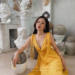 ĐẦM THẮT NƠ VAI XẺ NGỰC