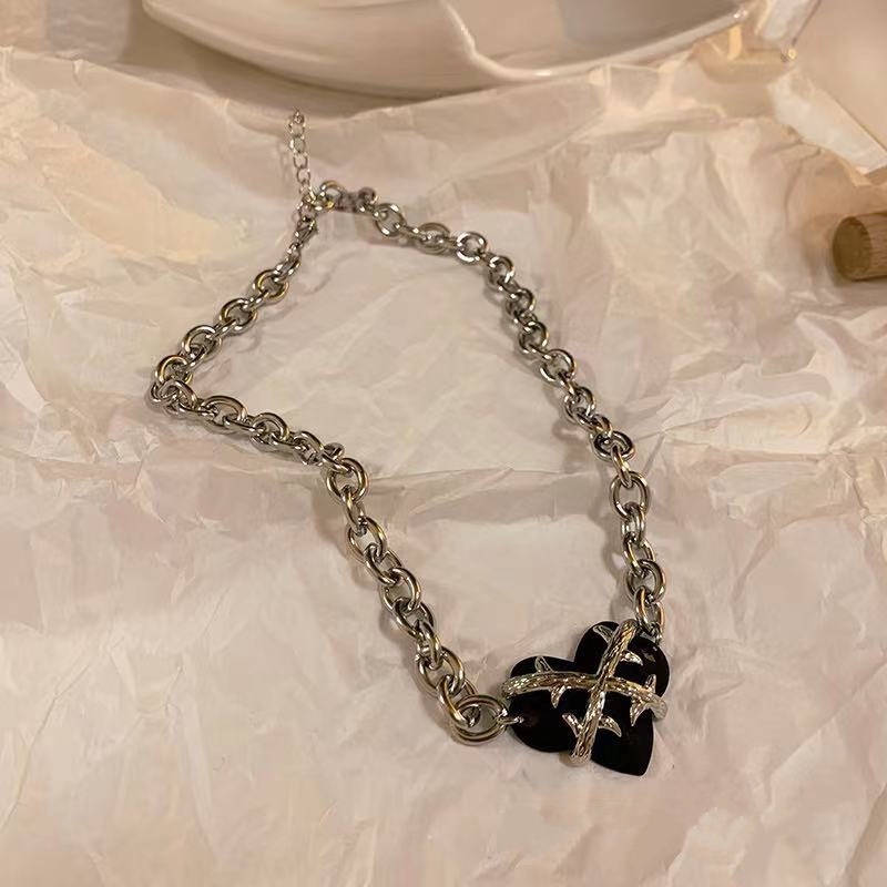Vòng cổ mặt hình trái tim màu đen phong cách độc đáo dành cho nữ