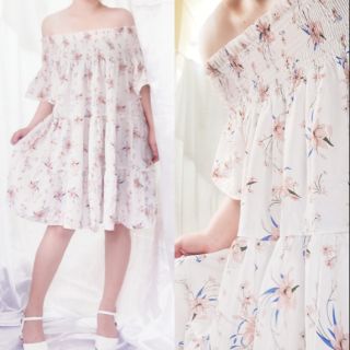 Váy babydoll trễ vai họa tiết hoa