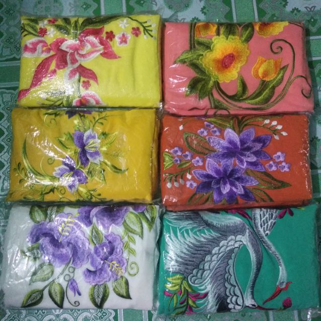 Vải áo dài hoa thêu - 150/áo