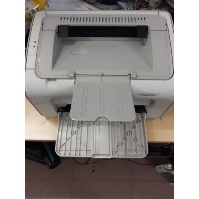 Chính Hãng Máy in hp laserjet 1005. Máy hình thức nhỏ gọn hình thức còn mới. Phù hợp in gia đình và cá nhân.