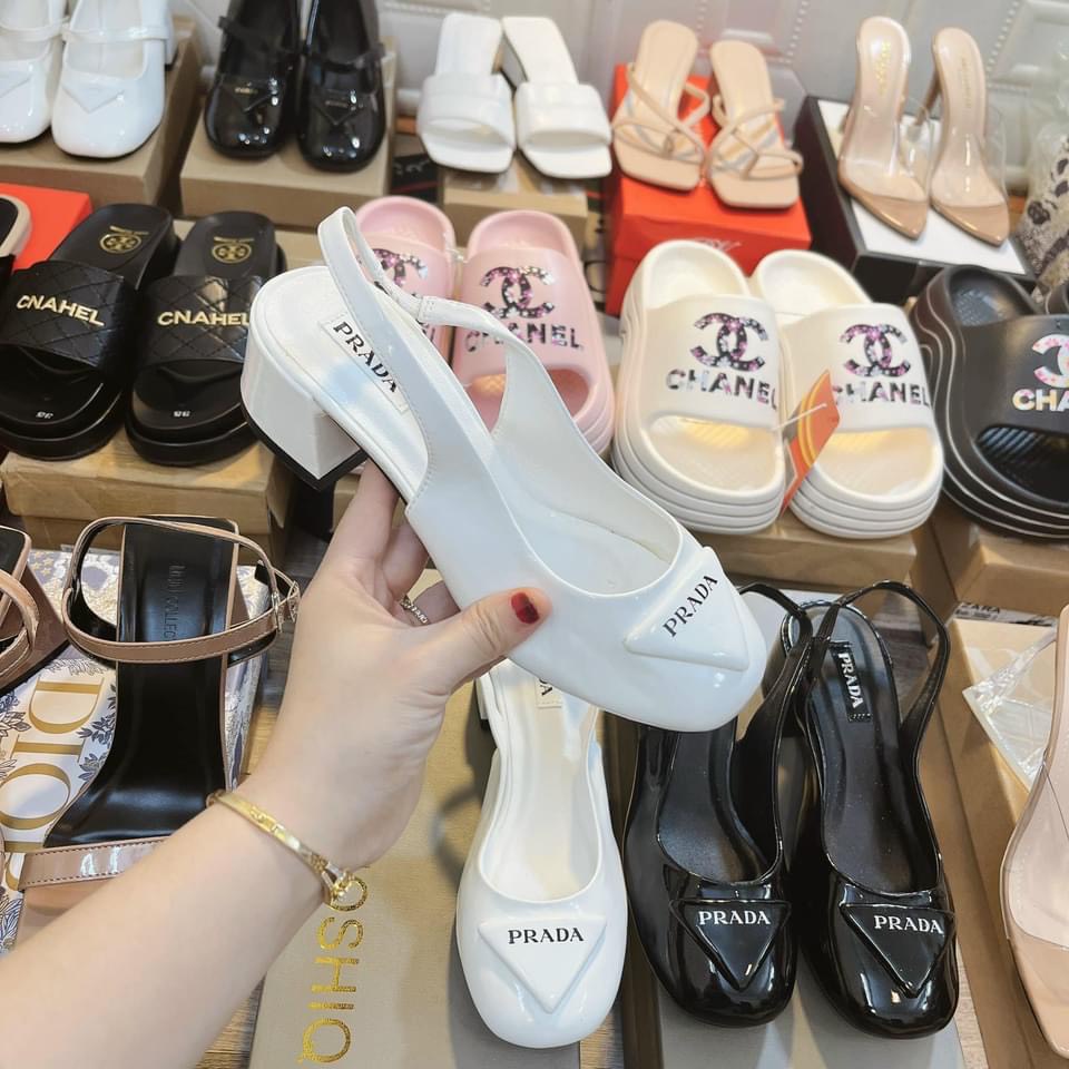 Sandal da bóng mũi vuông khuy tam giác nổi gót trụ thấp - 3P