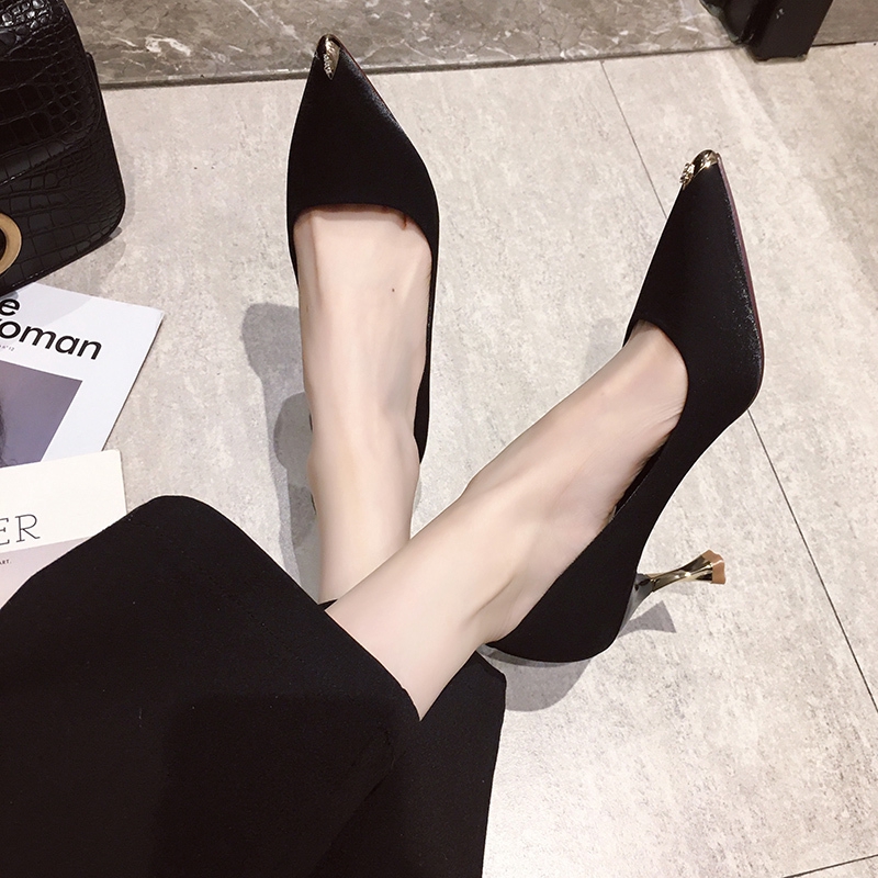 Giày cao gót mũi nhọn thời trang nữ tính