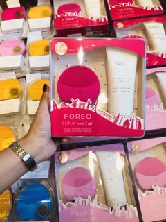 Máy rửa mặt foreo tặng kèm sữa rửa mặt