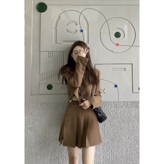 set vest croptop tay dài + váy chữ A xếp ly phối nút sang chảnh