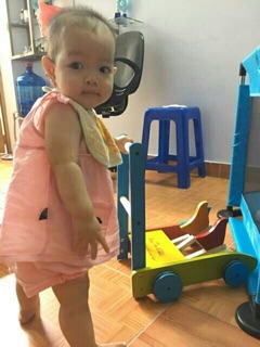 Xe con gà tập đi cho bé
