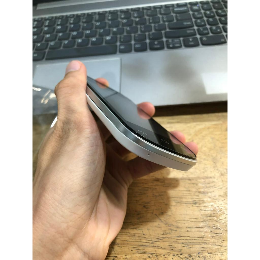Điện thoại ZTE v795 mới full box