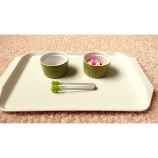 Giáo cụ Montessori - Thố sứ xanh lá dùng thực hành Montessori