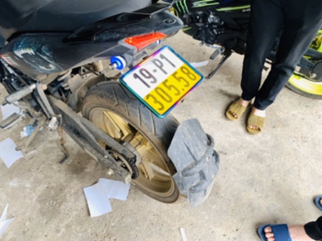 Decal vàng dán biển số và pha đèn xinhan