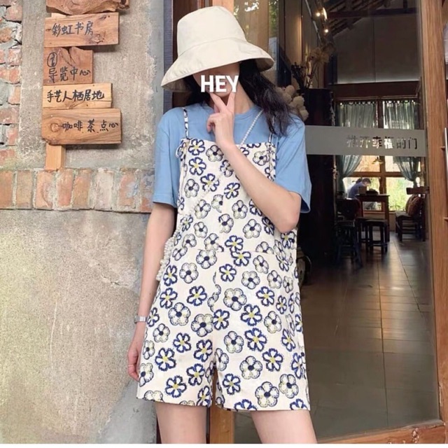 Áo bsk trắng  . 1 crt đen.
