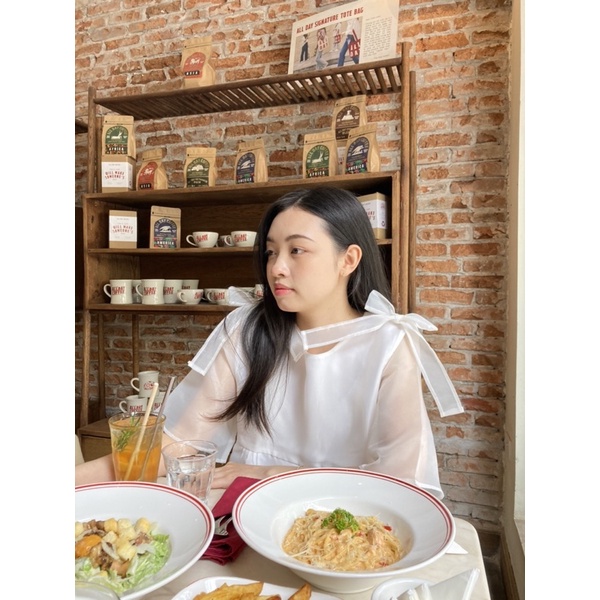 Thanh lý áo sơ mi lụa trắng thắt nơ vai công chúa xinh xắn