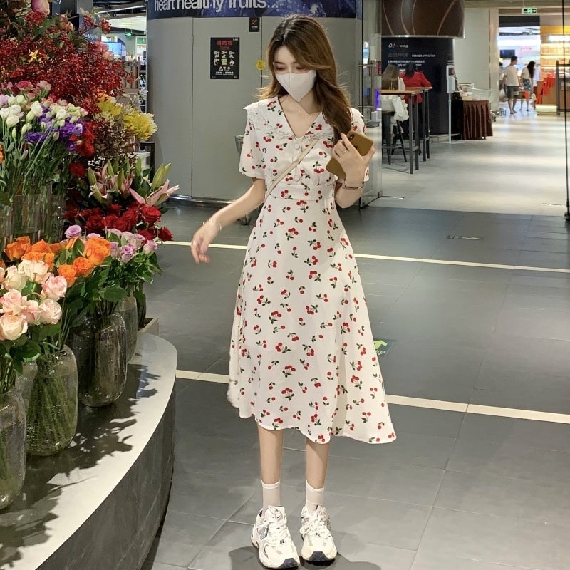 Váy trắng hoạ tiết cherry
