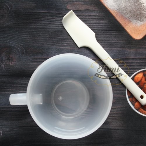 Bộ ca và cây trộn bột, màu