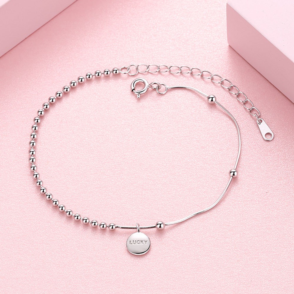 Vòng tay chuỗi hạt mặt kim loại khắc chữ Lucky dành cho nữ