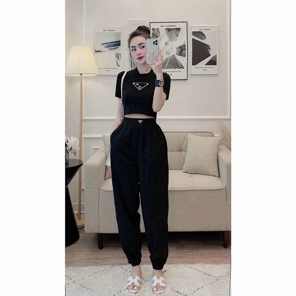 Áo croptop in hình tam giác