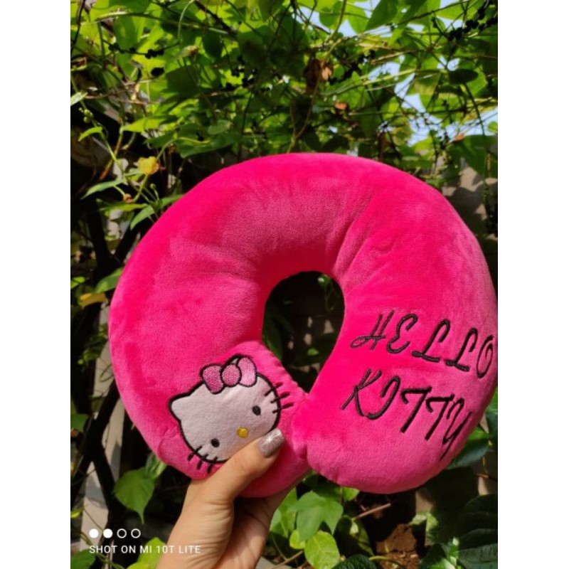 Gối kê cổ chữ U hello kitty