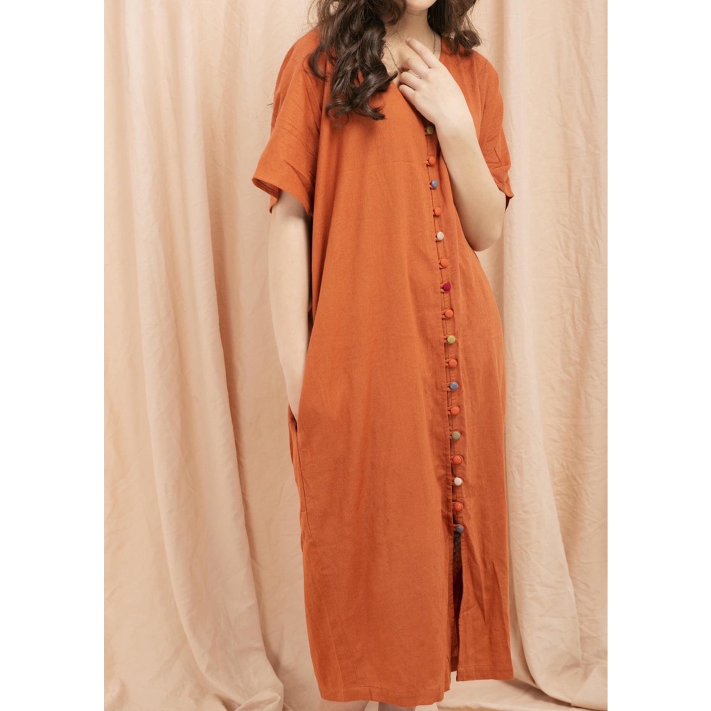 Đầm linen tưng tay dơi nút bọc đổi màu