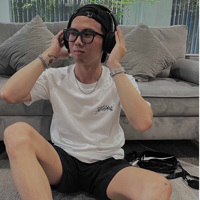 Áo Thun Unisex Dusty Worldwide Graffity 100% Cotton 250gsm - Local Brand Chính Hãng