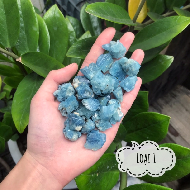 Viên Aquamarine màu xanh thô làm phong thuỷ , sưu tầm thanh tẩy bài Tarot