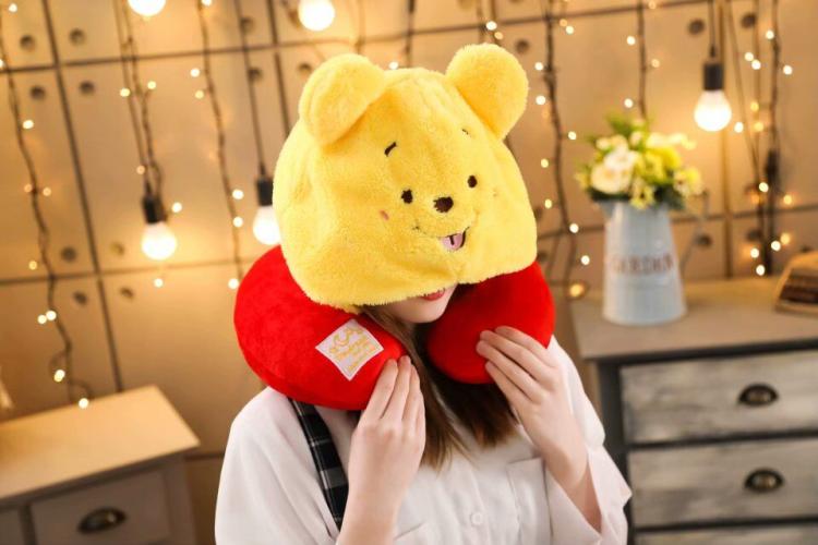 Hoạt Hình Gối Kê Cổ Chữ U Có Mũ Trùm Đầu Hình Stitch Pooh 0.4 Kg