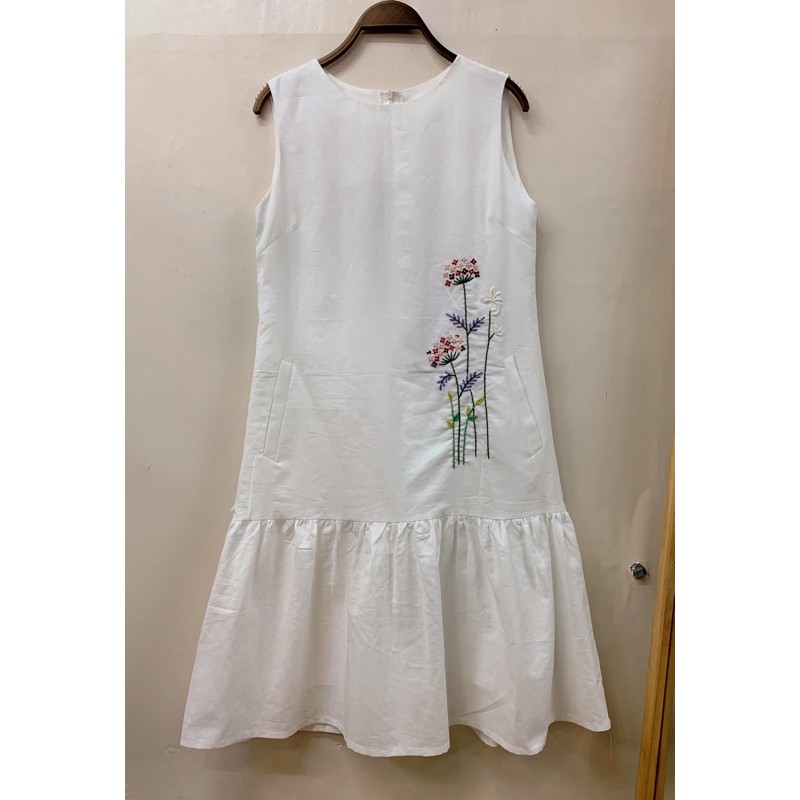 Đầm linen thêu tay