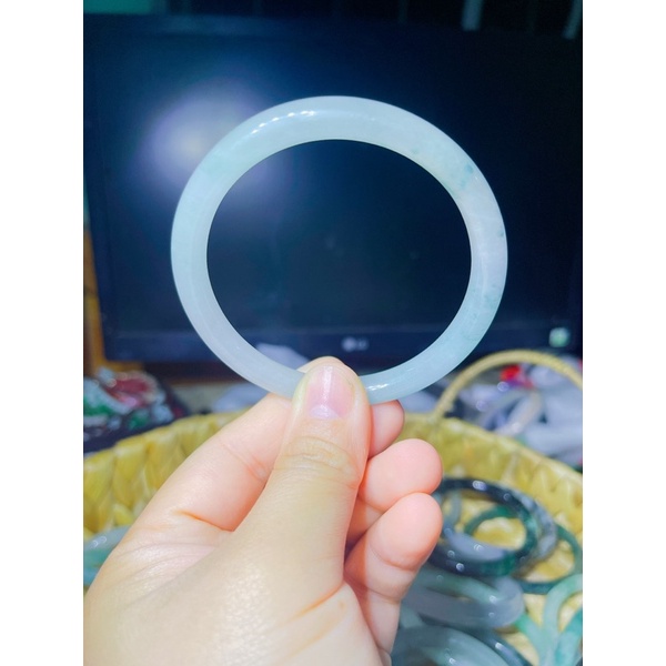 Vòng tay bản liền jadeite bản tròn đẹp