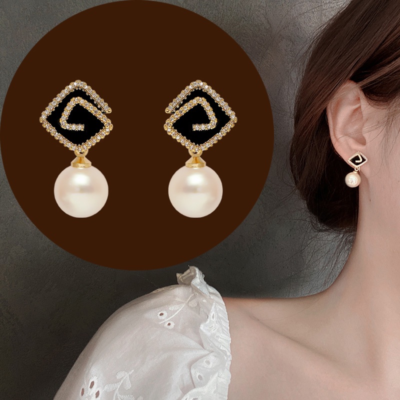 Khuyên Tai Hình Bông Hoa Màu Đen Đính Ngọc Trai Nhân Tạo Thời Trang Hàn Quốc 2022