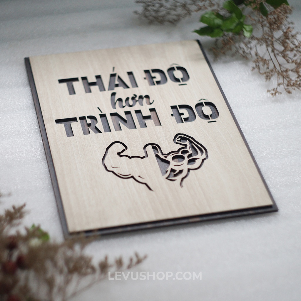 Tranh Gỗ treo tường câu nói hay tạo động lực LEVU005 - Thái độ hơn trình độ