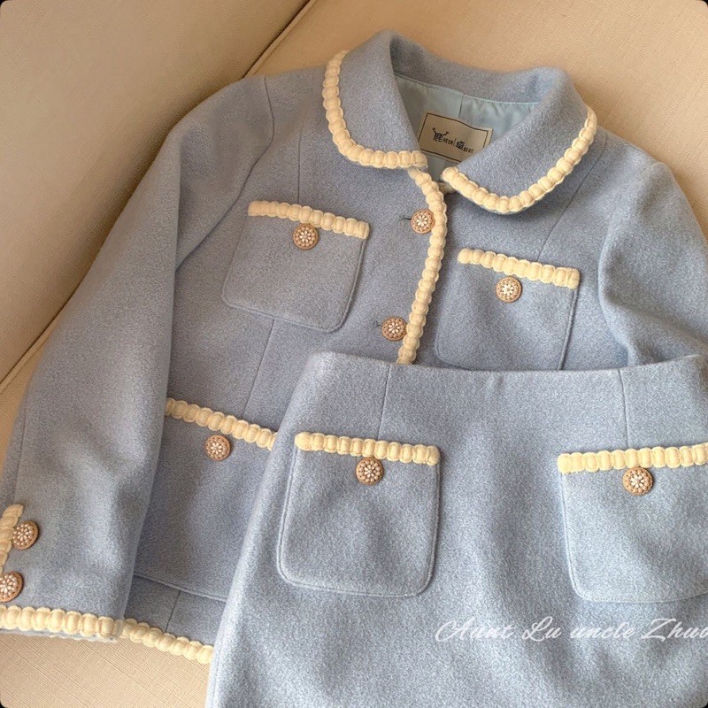 Set áo khoác dạ mịn xanh viền thêu và chân váy dạ mịn dáng ngắn