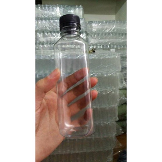 Chai nhựa vuông nắp đen