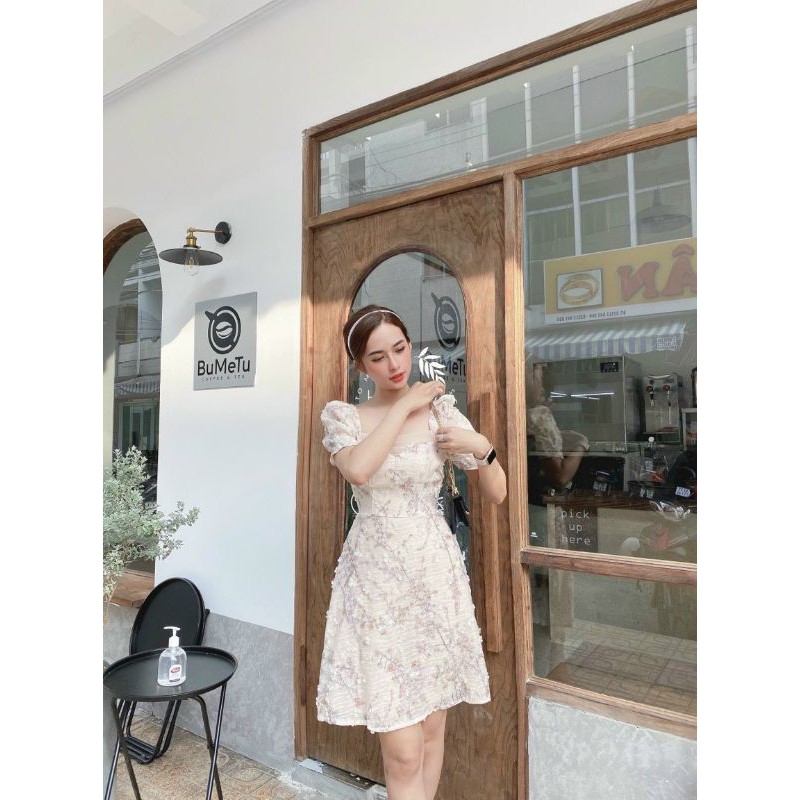 Đầm ren hoa nổi form A