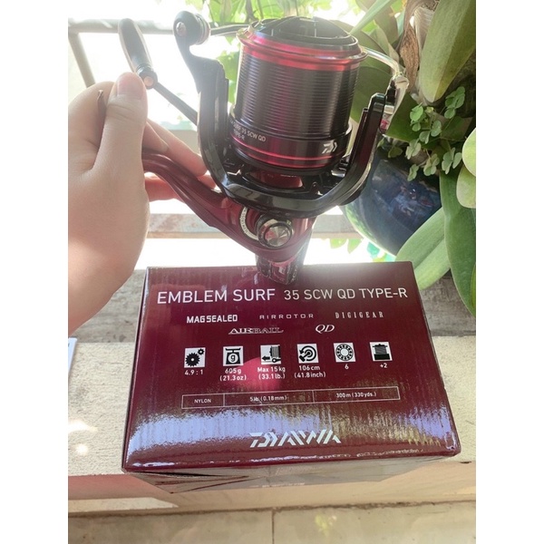 Máy câu chính hãng Daiwa Emblem Surf 35 3 cối