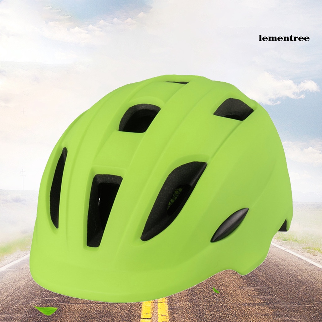 Mũ bảo hiểm siêu nhẹ thoáng khí cho bé khi trượt ván