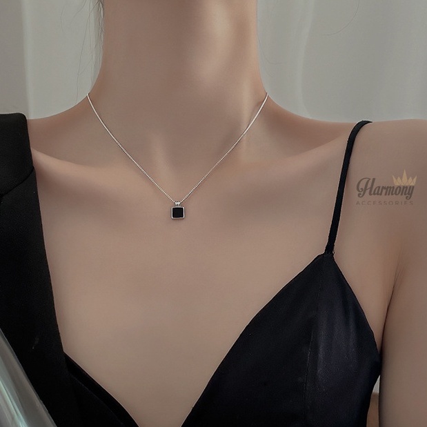 Dây chuyền nữ bạc mặt đá đen hình vuông mạ vàng Black Queen | HARMONY ACCESSORIES VC107