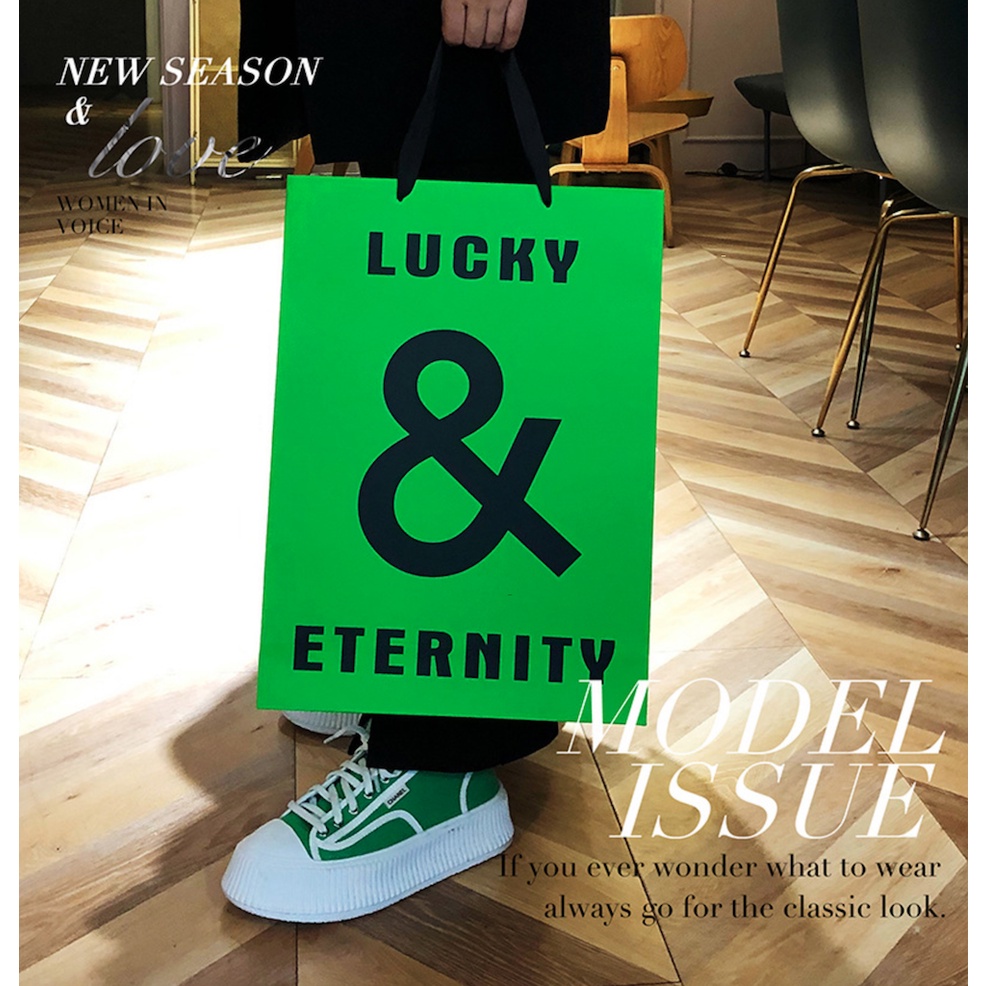 Túi giấy bìa cứng xanh logo đen "LUCKY & ETERNITY", quai vải mềm
