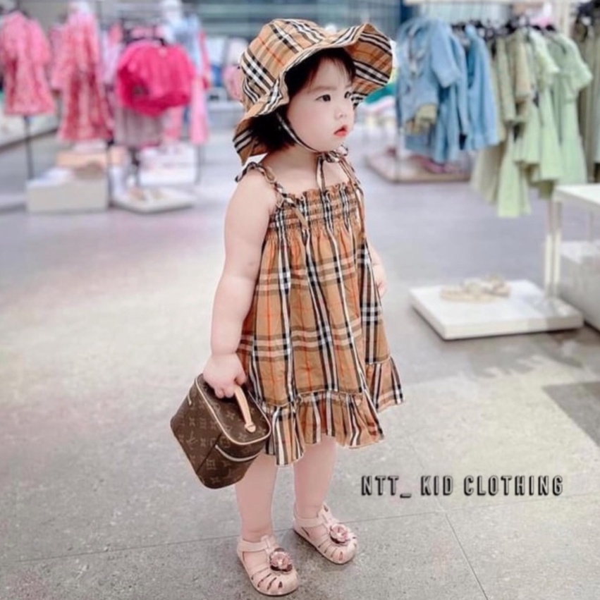 Váy bé gái, Đầm hai dây carô thắt nơ nhún ngực chất thô mềm kèm thêm Mũ cực xinh cho bé từ 7 đến 18 kg, DUCK364
