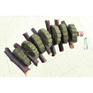 dây treo bánh cỏ và cành táo dành cho thỏ/bọ/chinchila/sóc bắc mỹ