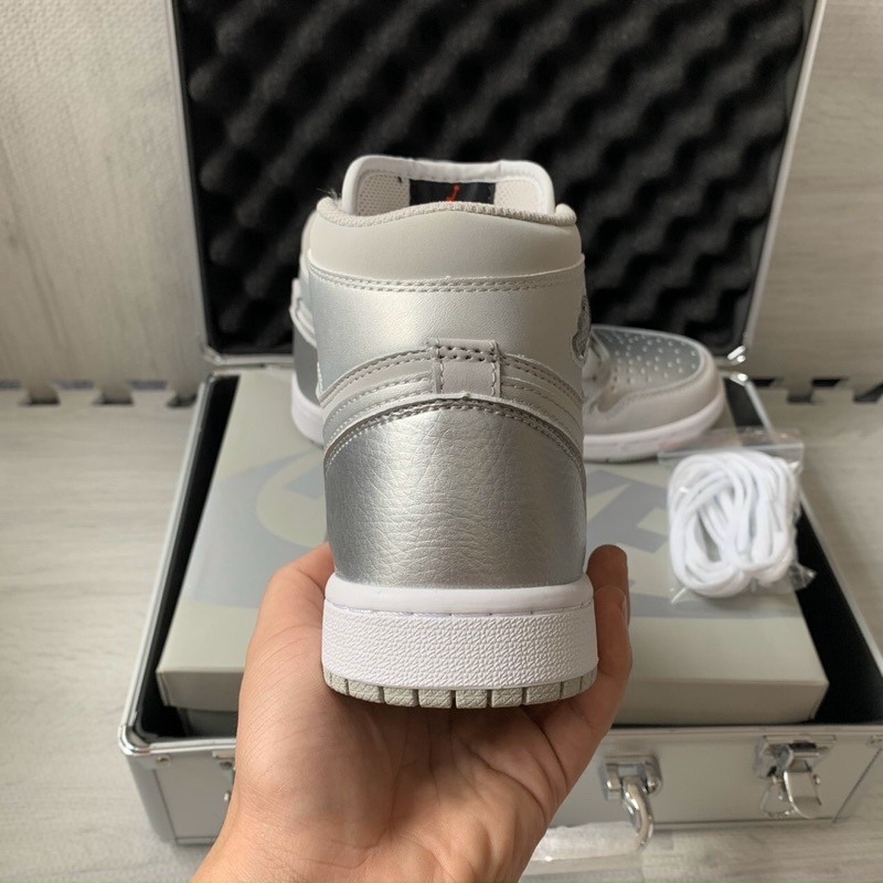 GIẦY JODAN1 XÁM BẠC LAI AU