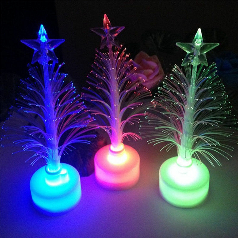 Đèn led đổi màu thiết kế hình cây thông noel long lanh sử dụng trang trí Giáng sinh