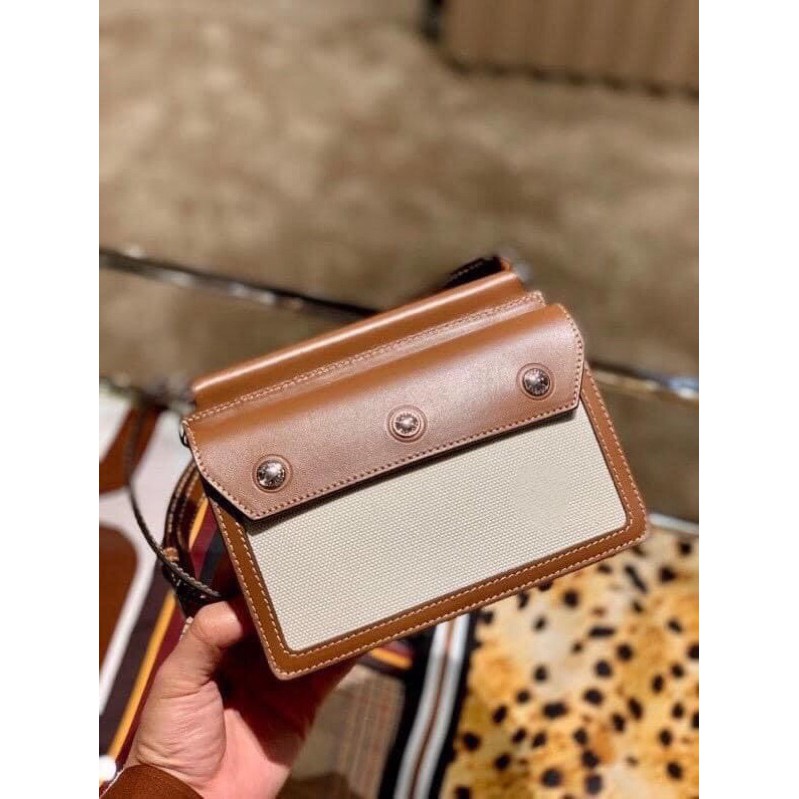 Túi xách Mini Horseferry Print Title Bag with Pocket Detail Super sale  Size 19x 15x 5